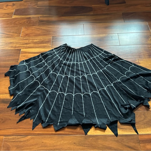 Girl’s Spiderweb Poncho Costume One Size - Picture 4 of 4